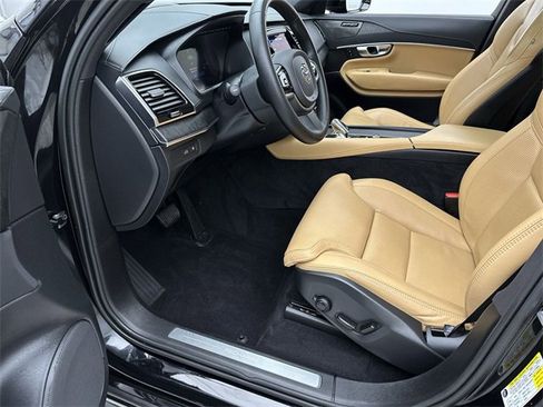 Used 2023 Volvo XC90 T8 Ultimate image 11