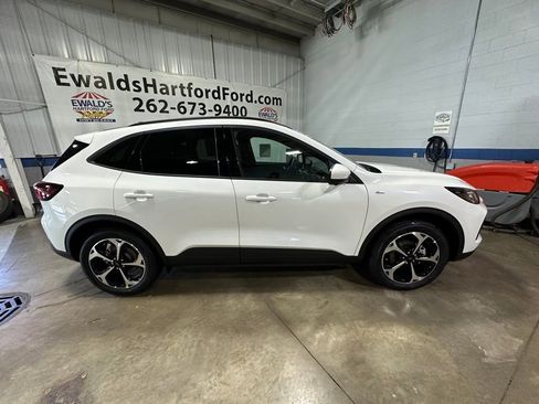New 2025 Ford Escape ST-Line Select w/ Tech Pack #2 AWD/4WD image 9