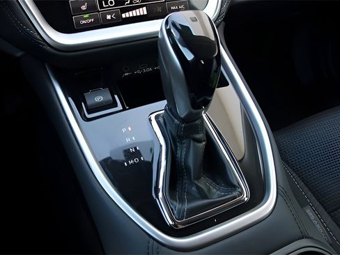 Used 2023 Subaru Outback Premium image 25