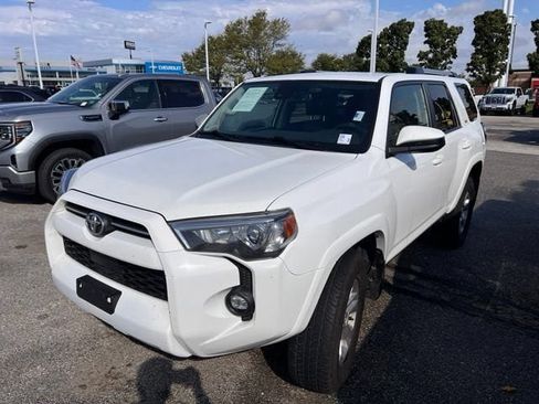Used 2024 Toyota 4Runner SR5 AWD/4WD image 3