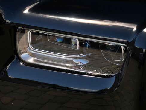 Used 2024 Rolls-Royce Phantom Extended Wheelbase w/ The Phantom Package image 24