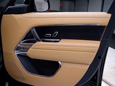 Used 2023 Land Rover Range Rover SE image 36