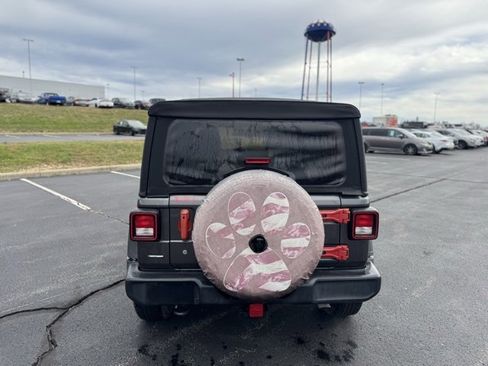 Used 2018 Jeep Wrangler Unlimited Sport S image 4