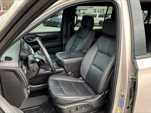 Used 2024 Chevrolet Suburban RST w/ Luxury Package AWD/4WD image 23