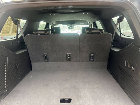 Used 2023 Chevrolet Suburban Premier RWD image 33