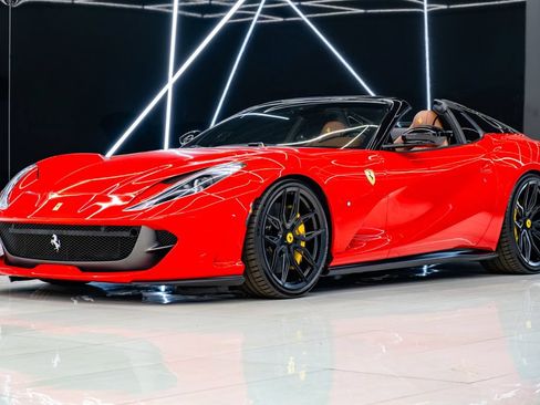 Used 2021 Ferrari 812 GTS RWD image 2