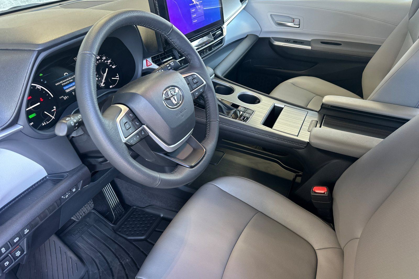 Used 2025 Toyota Sienna XLE w/ XLE Plus Package AWD/4WD image 9