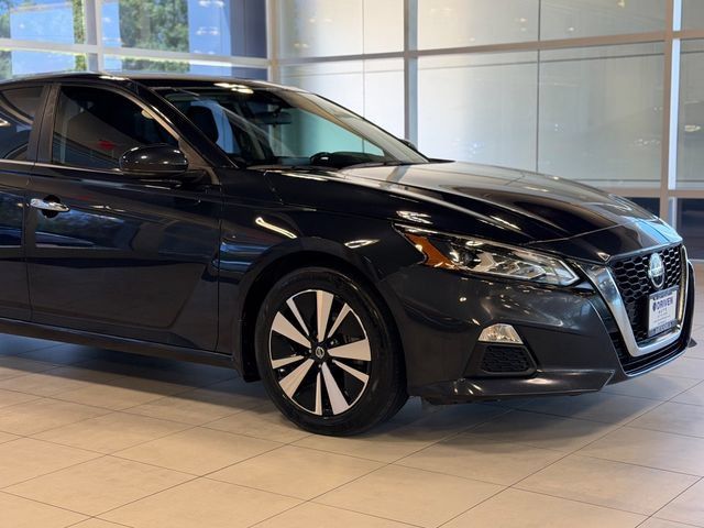 Used 2022 Nissan Altima 2.5 SV w/ SV Premium Package FWD image 5