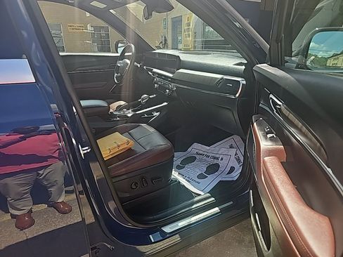 Used 2024 Kia Telluride SX image 9