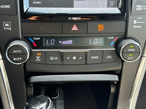 Used 2017 Toyota Camry XLE w/ Moonroof Package FWD image 24