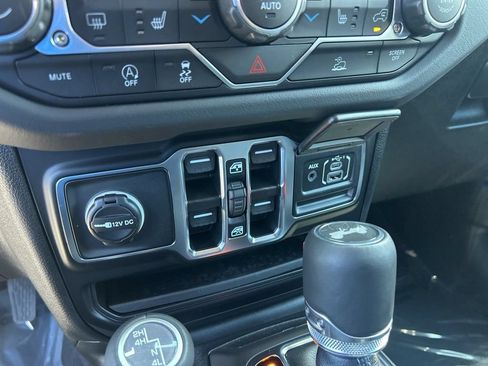 Certified 2025 Jeep Wrangler Unlimited Sahara AWD/4WD image 40