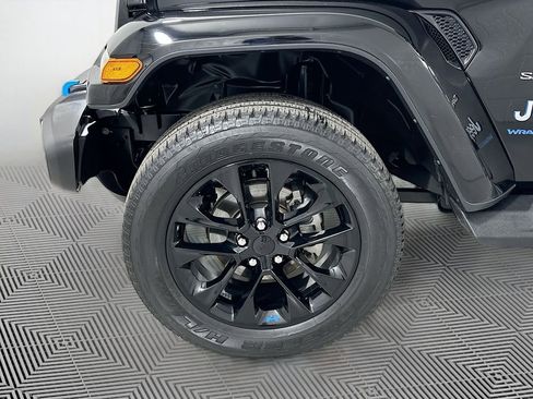 Certified 2023 Jeep Wrangler Unlimited Sahara w/ Dual Top Group AWD/4WD image 25