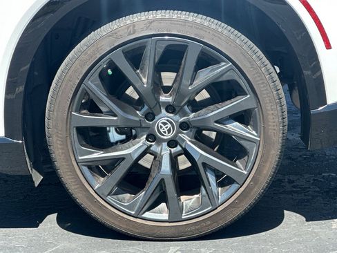 Used 2025 Toyota Crown Signia w/ Advanced Technology Package image 43