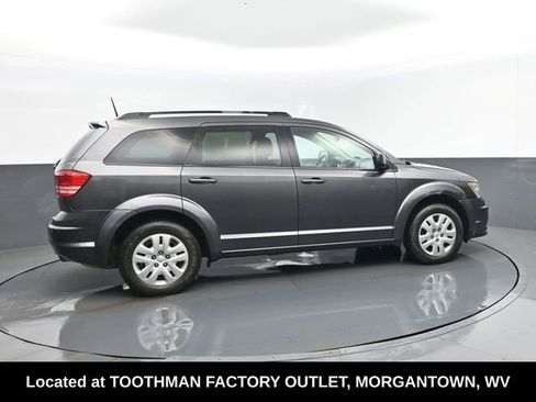 Used 2019 Dodge Journey SE FWD image 4