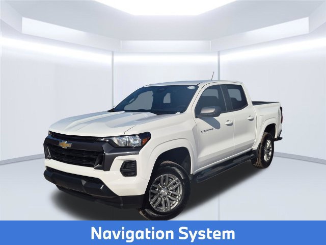 Used 2024 Chevrolet Colorado LT RWD image 2