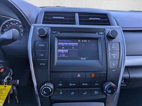 Used 2015 Toyota Camry SE image 13