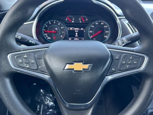 Used 2018 Chevrolet Malibu LT FWD image 24