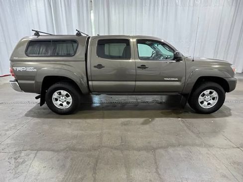 Used 2015 Toyota Tacoma PreRunner w/ TRD Off-Road Package RWD image 3
