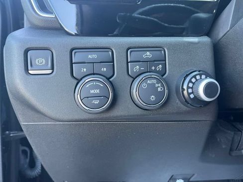 Used 2022 Chevrolet Silverado 1500 LT AWD/4WD image 22