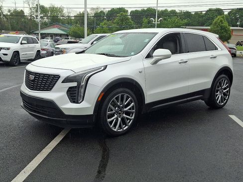 Used 2019 Cadillac XT4 Luxury w/ Cold Weather Package AWD/4WD image 3