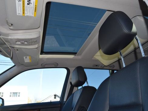 Used 2011 Mercedes-Benz GLK 350 4MATIC image 25