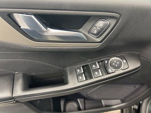 Used 2022 Ford Escape SEL image 13