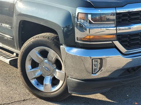 Used 2018 Chevrolet Silverado 1500 LT w/ LT Eassist Package image 9