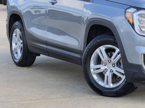 Used 2024 GMC Terrain SLE AWD/4WD image 11