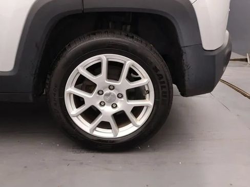 Used 2021 Jeep Renegade Latitude w/ Convenience Group AWD/4WD image 37