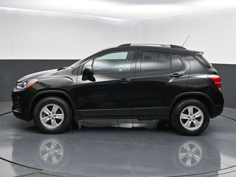 Used 2021 Chevrolet Trax LT w/ Driver Confidence Package AWD/4WD image 4