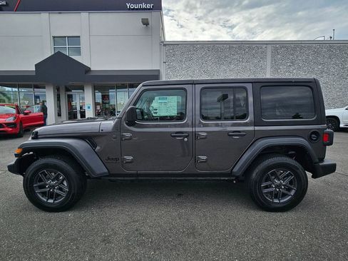 Used 2024 Jeep Wrangler Unlimited Sport AWD/4WD image 8