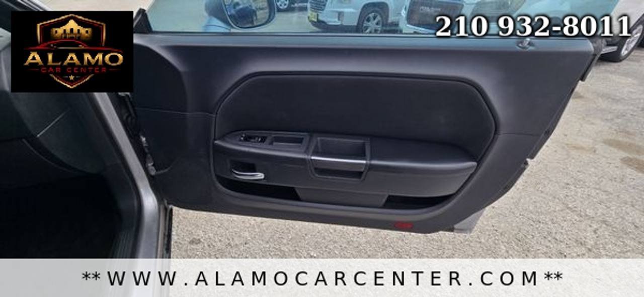 Used 2014 Dodge Challenger SXT RWD image 18