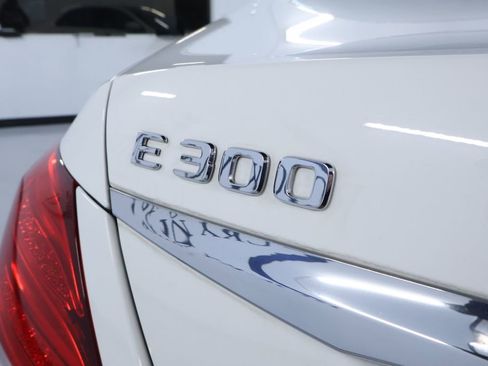 Used 2018 Mercedes-Benz E 300 4MATIC w/ Premium 1 Package image 10