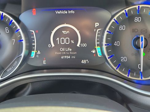 Used 2024 Chrysler Pacifica Touring-L image 25