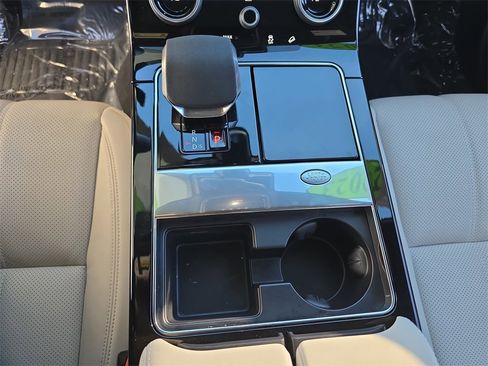 Certified 2023 Land Rover Range Rover Velar HST image 26