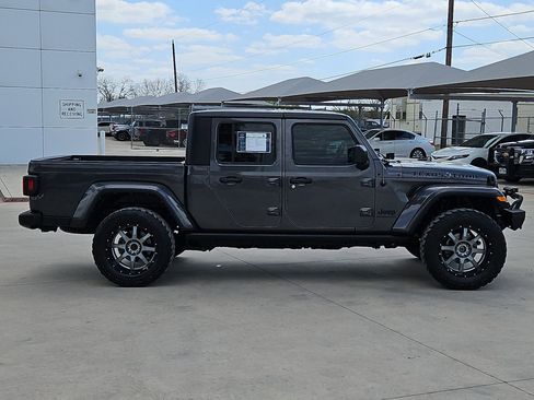 Used 2021 Jeep Gladiator Sport image 2