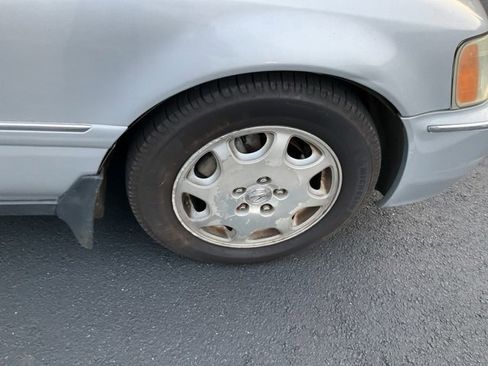 Used 2000 Acura RL image 3