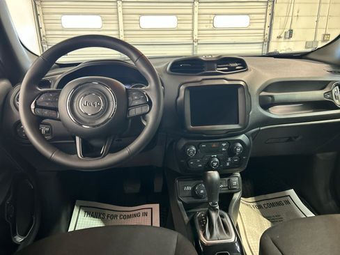 Used 2022 Jeep Renegade Altitude AWD/4WD image 4