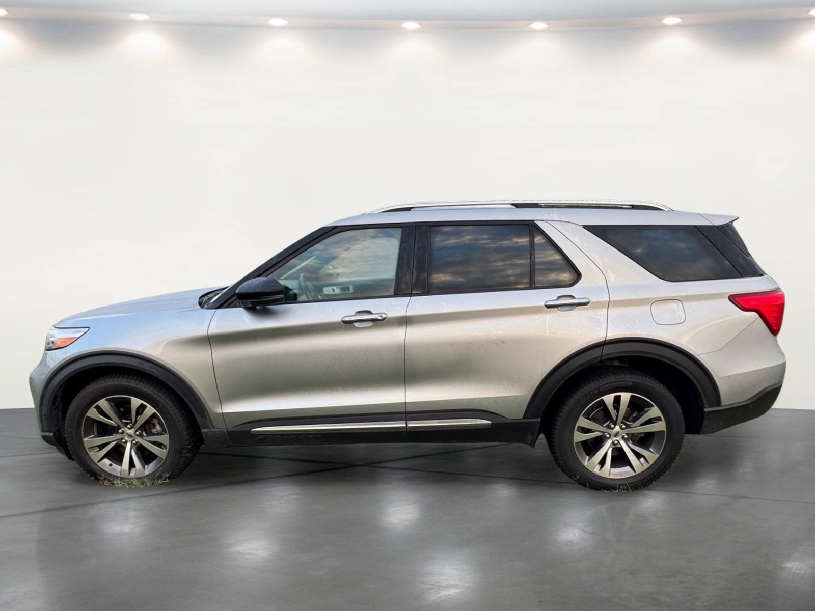 Used 2020 Ford Explorer Platinum w/ Premium Technology Package AWD/4WD image 13