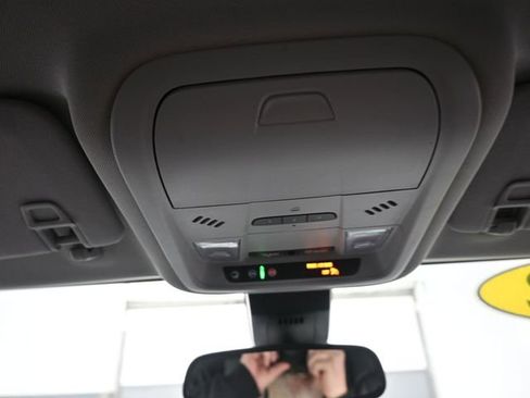 Used 2022 GMC Terrain SLT w/ Infotainment Package II image 12