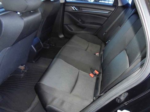 Used 2018 Honda Accord LX image 9