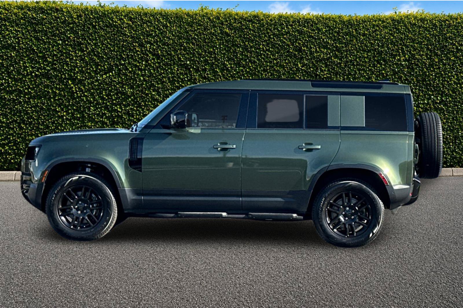 New 2026 Land Rover Defender 110 S AWD/4WD image 3