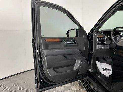 Used 2026 GMC Yukon Denali w/ Denali Reserve Package AWD/4WD image 13