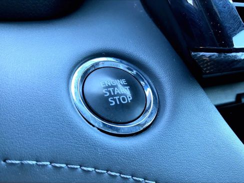 Used 2023 Toyota Highlander XSE FWD image 33