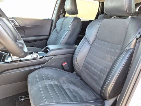 Used 2025 Mitsubishi Outlander SE AWD/4WD image 23