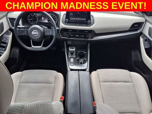 Used 2023 Nissan Rogue SV image 11