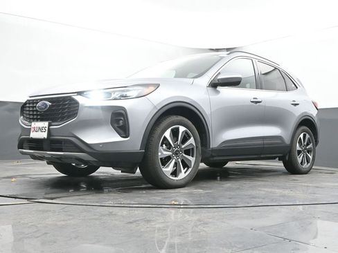 Used 2024 Ford Escape Platinum image 46