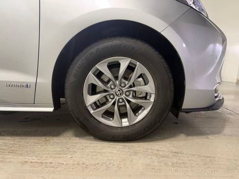 Used 2021 Toyota Sienna XLE image 34