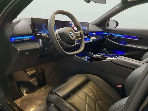 Used 2025 BMW i5 eDrive40i image 18