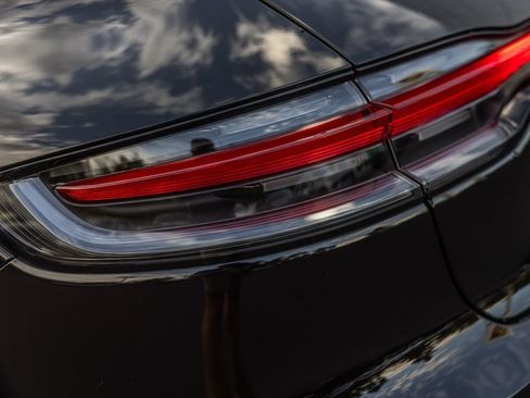 Certified 2022 Porsche Macan image 27